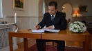 Minister Dacic inscribes in the Condolence Book at the Royal Danish Embassy [23/02/2018]