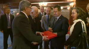 Laying a wreath on the tombs of the kings Mohammed V and Hasan II