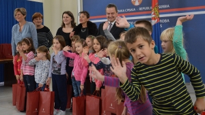 Minister Dacic recived children from Vukovar 2