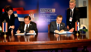 Meeting and signing agreement between Minister Dacic and Deputy MFA of Thailand