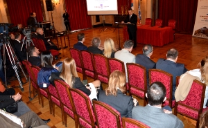 Minister Dacic attends the signing of the agreement on building 270 flats within Serbia’s fifth RHP 