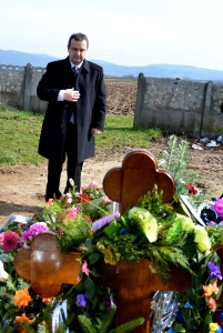Minister Dacic with the family of perished Jovica Stepic