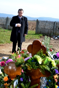 Minister Dacic with the family of perished Jovica Stepic