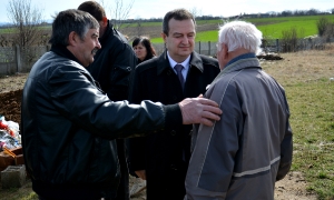 Minister Dacic with the family of perished Jovica Stepic