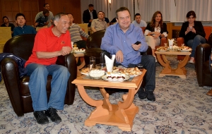 Minister Dacic and Ambassador Li Mancang watch the game of womens finals in volleyball