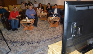 Minister Dacic and Ambassador Li Mancang watch the game of womens finals in volleyball