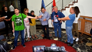 Minister Dacic and US Ambassador Kyle Scott watch the final game of the Olympic Games in basketball