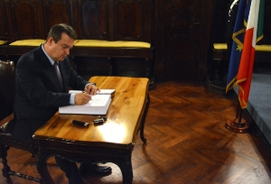 Minister Dacic signed the condolence book at the Italian Embassy