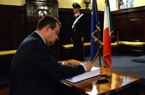 Minister Dacic signed the condolence book at the Italian Embassy