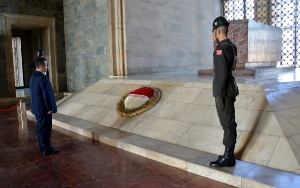 Minister Dacic laid a wreath at Ataturk's mausoleum dedicated