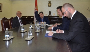 Minister Dacic meets with Arif Mahmood
