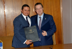 Signing the agreement Minister Dacic and Minister Moscoso