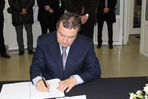 Minister Dacic signed the book of condolence at the Embassy of Germany to Belgrade