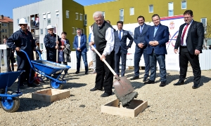 Minister Dacic laid the foundation stone for the construction of apartments for refugees