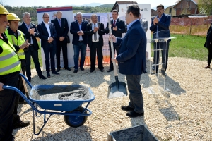 Minister Dacic laid the foundation stone for the construction of housing refugees in Prokuplje