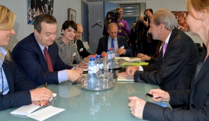 Minister Dacic meets with Johannes Hahn