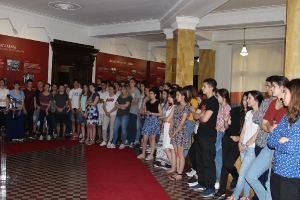 Minister Dacic with students of the First Belgrade High School