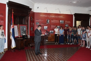 Minister Dacic with students of the First Belgrade High School