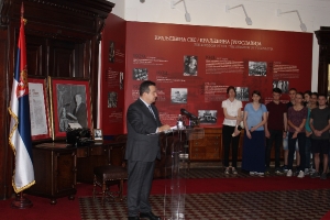 Minister Dacic with students of the First Belgrade High School