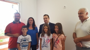 Minister Dacic delivered keys to a prefabricated house to the 1000th end-user