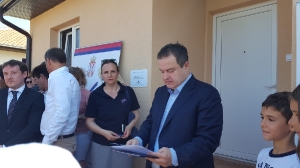 Minister Dacic delivered keys to a prefabricated house to the 1000th end-user