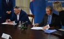 Generalni sekretar Odalović i izvršni direktor kompanije Knjaz Miloš potpisali ugovor o donaciji te kompanije [25.11.2015.]