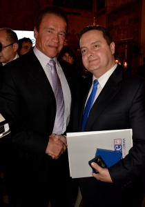 Ministar Dačić u ime Trojke OEBS primio nagradu 