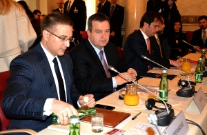 Ministri dačić i Stefanović učestvuju na konferenciji o suzbijanju dzihadizma u Beču