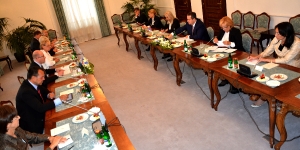 Ministar Dačić sastao se sa premijerom Češke