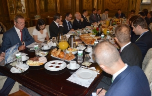 Министар Дачић на неформалном радном доручку