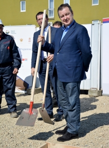 Ministar Dačić položio kamen temeljac za izgradnju stanova za izbeglice