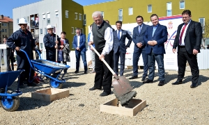 Министар Дачић положио камен темељац за изградњу станова за избеглице