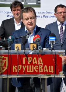 Ministar Dačić položio kamen temeljac za izgradnju stanova za izbeglice u Kruševcu