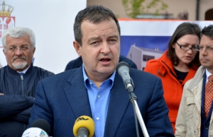 Министар Дачић положио камен темељац за изградњу станова избеглицама у Вршцу