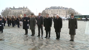 Polaganje venca na grob Neznanog vojnika u Parizu