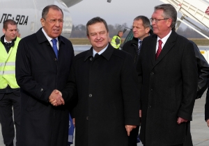 Ministar Dačić dočekao ministra Lavrova na aerodromu