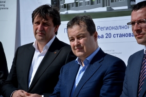 Министар Дачић положио камен темељац за изградњу станова за избеглице у Крушевцу
