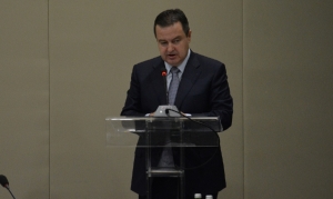 Ministar Dačić  na konferenciji